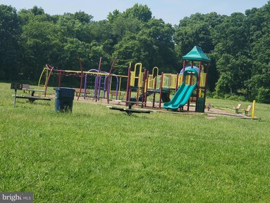 2116 Spaulding Ave, Suitland, MD 20746 - photo 7