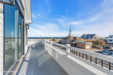Dining/Entertaining Deck w Ocean Views