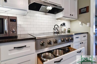 Great heavy duty pullout drawers!