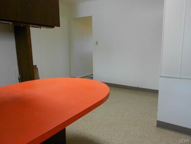 707 S 10th St, Allentown, PA 18103 - photo 5