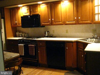 407 N Lehigh St, Tamaqua, PA 18252 - photo 3