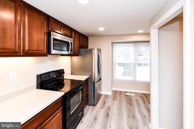 20569 Strath Haven Dr, Montgomery Village, MD 20886 - photo 7