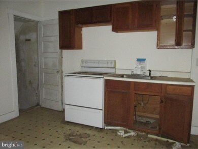 638 Greenway Ave, Darby, PA 19023 - photo 4