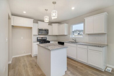 CPL078-E2070-Kitchen1