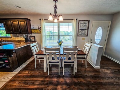 305 Graydon St, Shelbyville, TN 37160 - photo 4