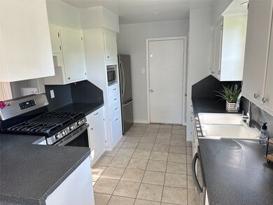 1014 Robinson St, Alvin, TX 77511 - photo 6