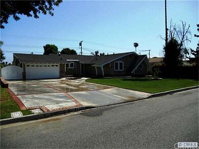 Huge Driveway w/RV parking.