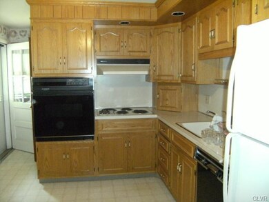 4266 N Church St, Whitehall, PA 18052 - photo 6