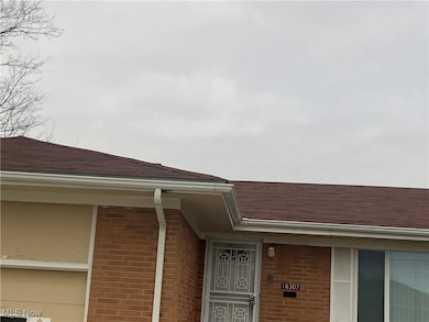 16307 Highview Dr, Cleveland, OH 44128 - photo 4