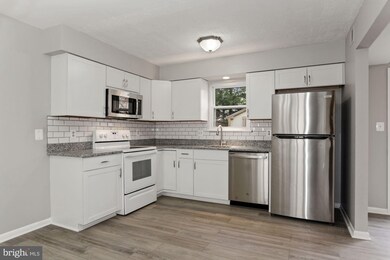 8210 Wycliffe Ct, Manassas, VA 20109 - photo 2