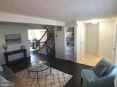 8029 Tyson Oaks Cir, Vienna, VA 22182 - photo 3