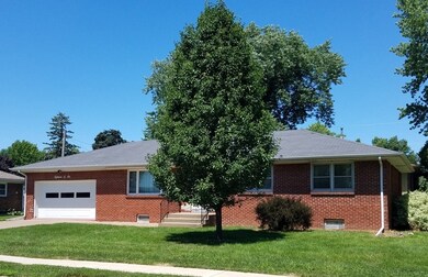 1806 W 36th St, Davenport, IA 52806 - photo 2