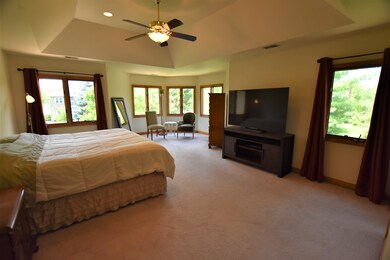 4304 Camelot Cir, Naperville, IL 60564 - photo 2