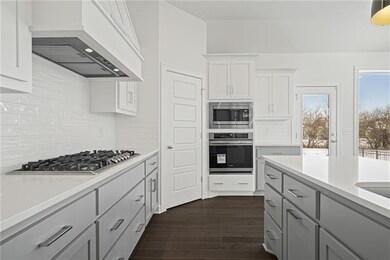 1524 SW Georgetown Dr, Lee's Summit, MO 64082 - photo 5