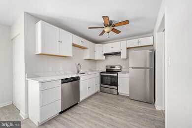 113 Powhatan Ct unit 105, Stafford, VA 22556 - photo 3