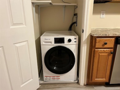 410 Jericho Turnpike unit 2B, New Hyde Park, NY 11040 - photo 7