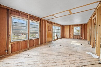 Living room/bedroom 2