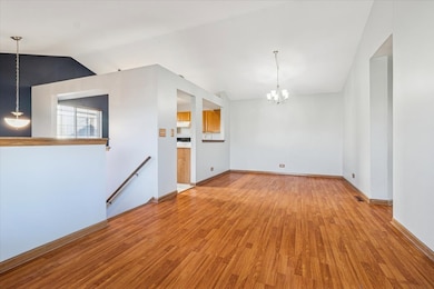 601 E Victoria Cir unit 221, North Aurora, IL 60542 - photo 3