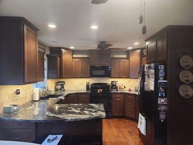 1505 Division St, Decorah, IA 52101 - photo 4