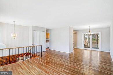 4304 San Carlos Dr, Fairfax, VA 22030 - photo 4