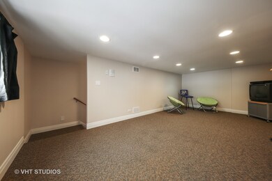 582 S Rex Blvd, Elmhurst, IL 60126 - photo 3
