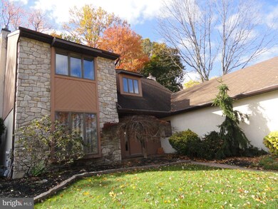 885 Spring View Dr, Southampton, PA 18966 - photo 2