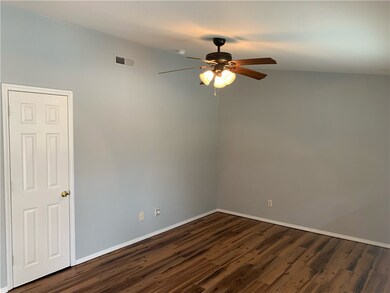 1212 S Dunn Ave unit 15, Fayetteville, AR 72701 - photo 3