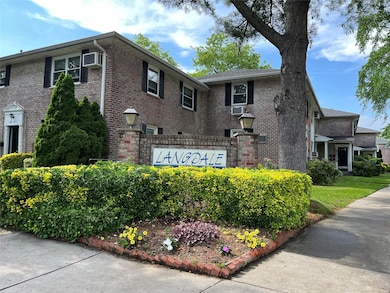 82-25 268th St unit 175B, New Hyde Park, NY 11040 - photo 2