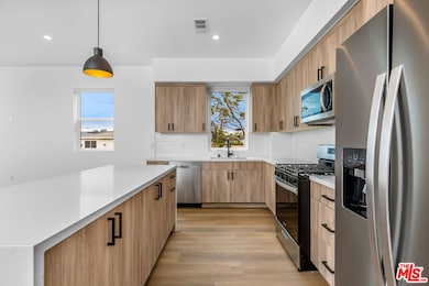 5722 Fulcher Ave unit 1, Los Angeles, CA 91601 - photo 5