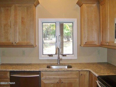 116 B Snowball Ln unit 116B, Tafton, PA 18464 - photo 2