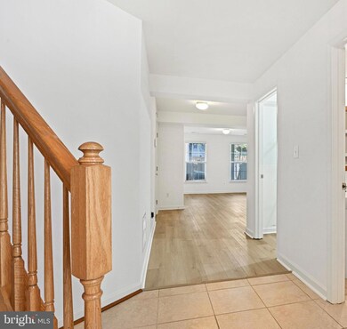 2567 Chase Wellesley Dr, Herndon, VA 20171 - photo 5