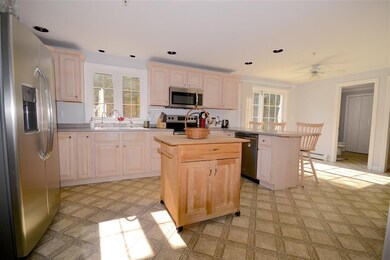 7 Sara Beth Ln, Londonderry, NH 03053 - photo 5