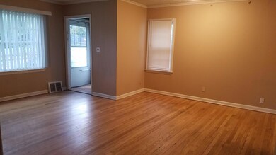 707 Griffin living room .jpg