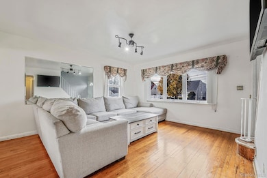 18 Jasper St S, Valley Stream, NY 11580 - photo 5