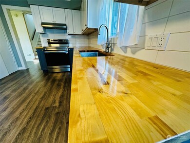 1033 3rd St, Cosmopolis, WA 98537 - photo 3