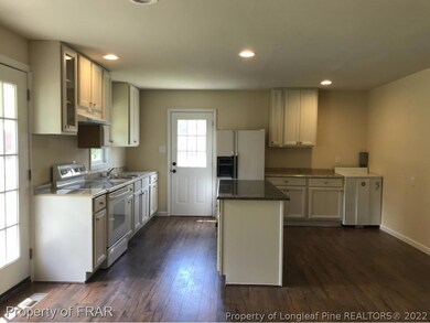 829 Berwick Dr, Fayetteville, NC 28314 - photo 4