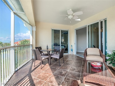 Sunroom featuring ceiling fan
