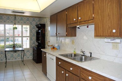Kitchen / Breakfast Nook