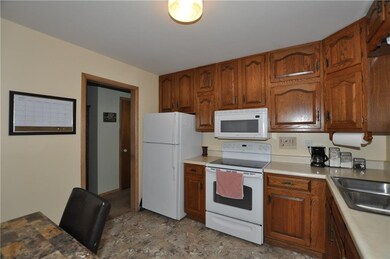 506 E 22nd St S, Newton, IA 50208 - photo 2