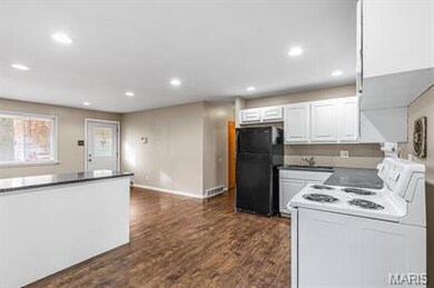 1040 Bluefield Dr, Florissant, MO 63033 - photo 6