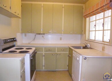 1817 SW Wayne Ave, Topeka, KS 66604 - photo 4