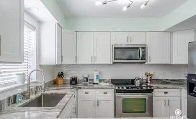 Full kitchen