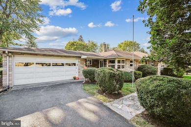 221 S Maple Ave, Purcellville, VA 20132 - photo 2