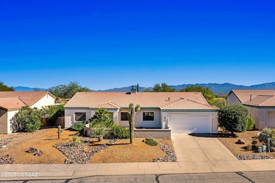 290 N Via Del Ciruelo, Green Valley, AZ 85614 - photo 2