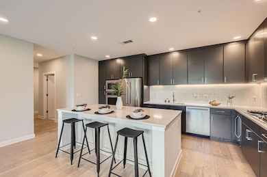 Kitchen with appliances with stainless steel fini