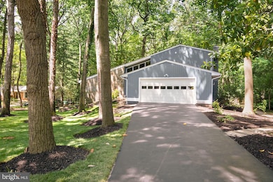 2424 Silver Fox Ln, Reston, VA 20191 - photo 2