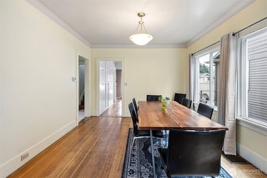 Dining room in between living room and kitchen