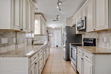 Bright Galley Kitchen w/granite