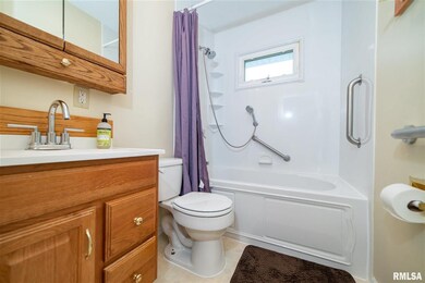 2228 Valley Dr, Davenport, IA 52806 - photo 5
