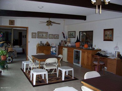 Entertaining rm. with bar area